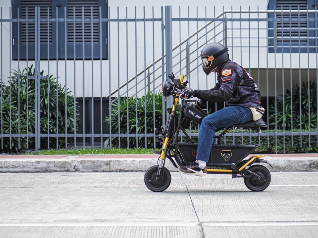 Kaabo Wolf King Seated Electric Scooter - Side View