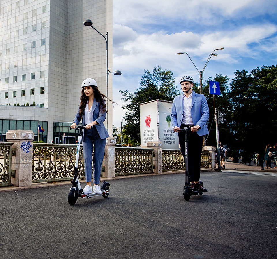 ETWOW GT SE Electric Scooter - Riding